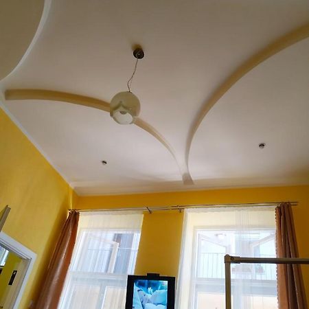 Lviv Appartment On Yaroslava Mudrogo 14 Luaran gambar