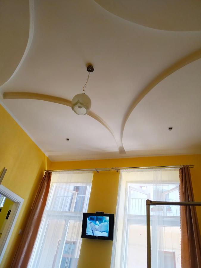Lviv Appartment On Yaroslava Mudrogo 14 Luaran gambar