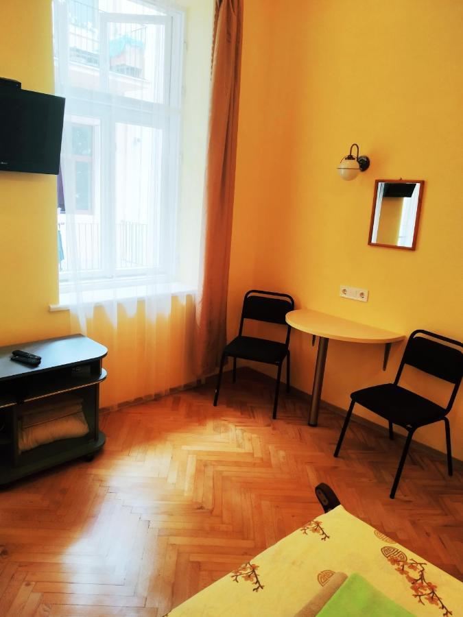 Lviv Appartment On Yaroslava Mudrogo 14 Luaran gambar