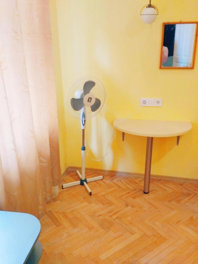 Lviv Appartment On Yaroslava Mudrogo 14 Luaran gambar