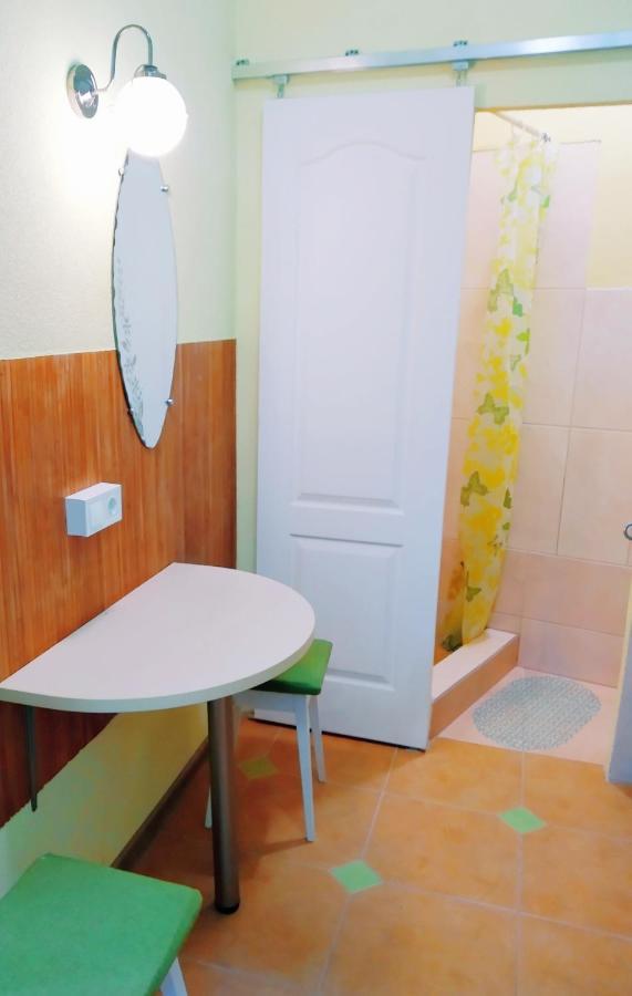 Lviv Appartment On Yaroslava Mudrogo 14 Luaran gambar